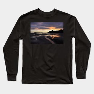 Coucher de soleil sur une plage de Nouvelle Zélande Long Sleeve T-Shirt